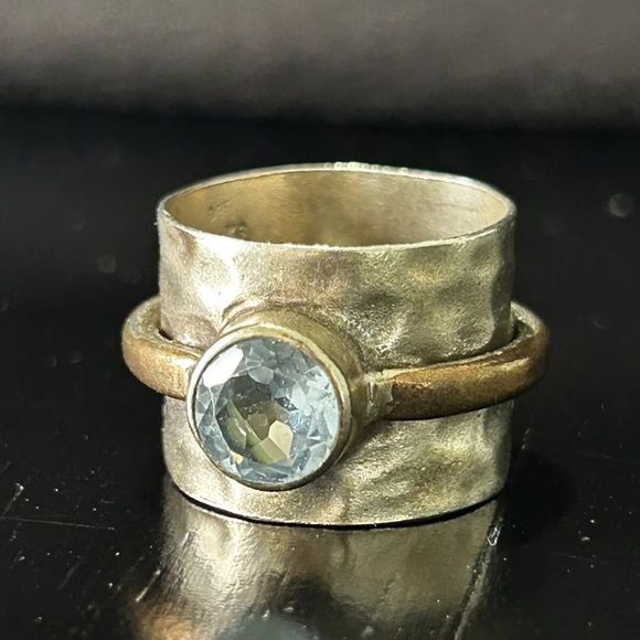Topaz gem stone aquamarine hammered silver and brass ring - Picture 4 of 15